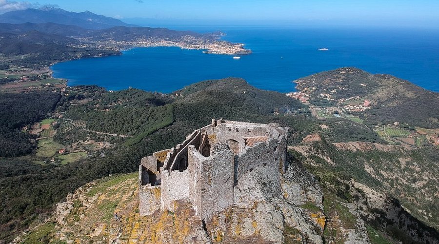 Trekking Castello Volterraio Elba